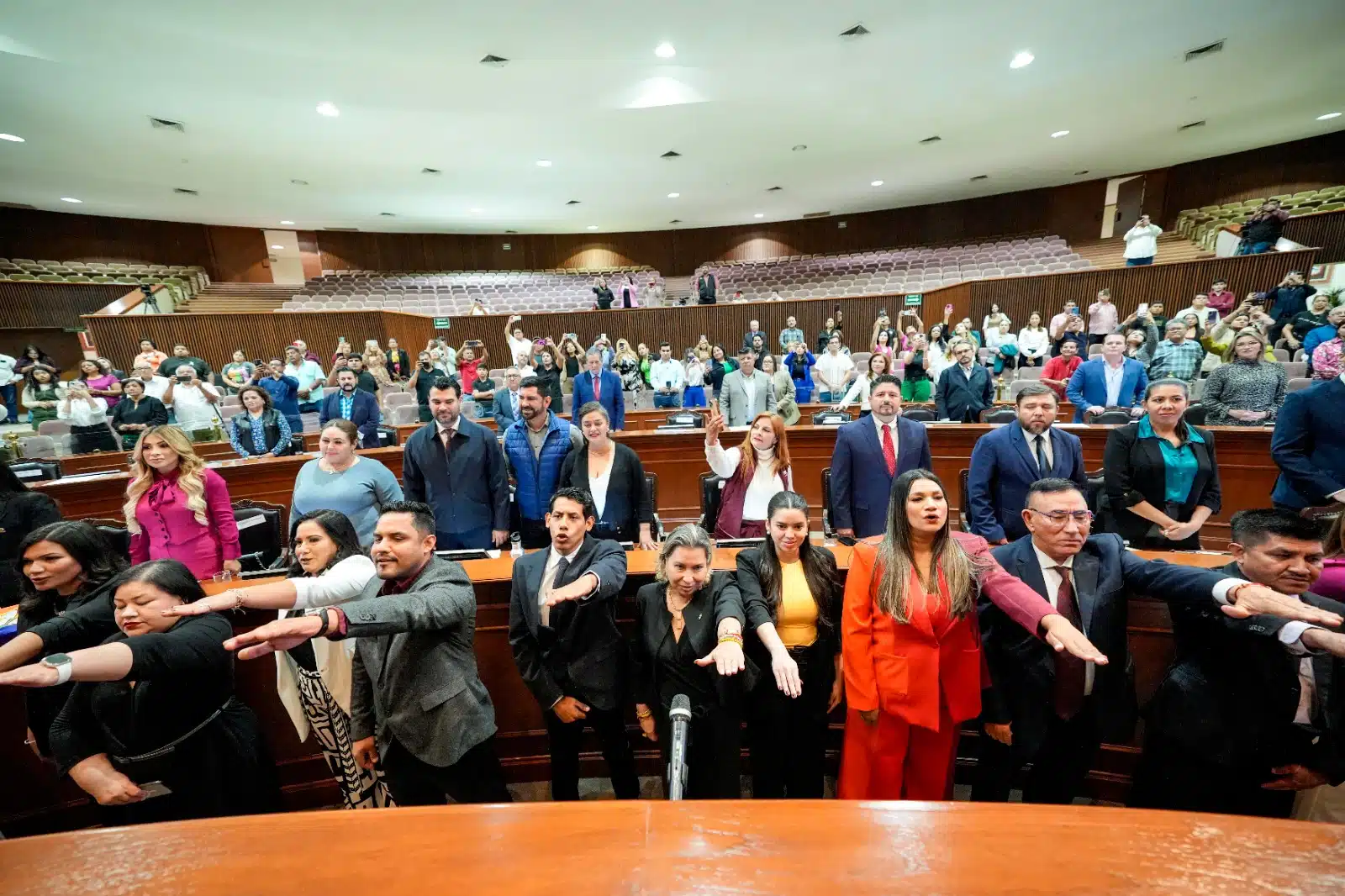 Diputados suplentes toman protesta en el Congreso del Estado de Sinaloa