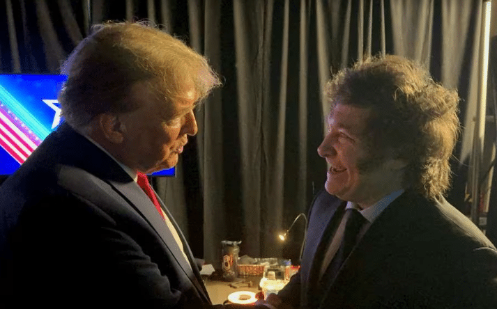 Donald Trump y Javier Milei se encuentran por primera vez en EU