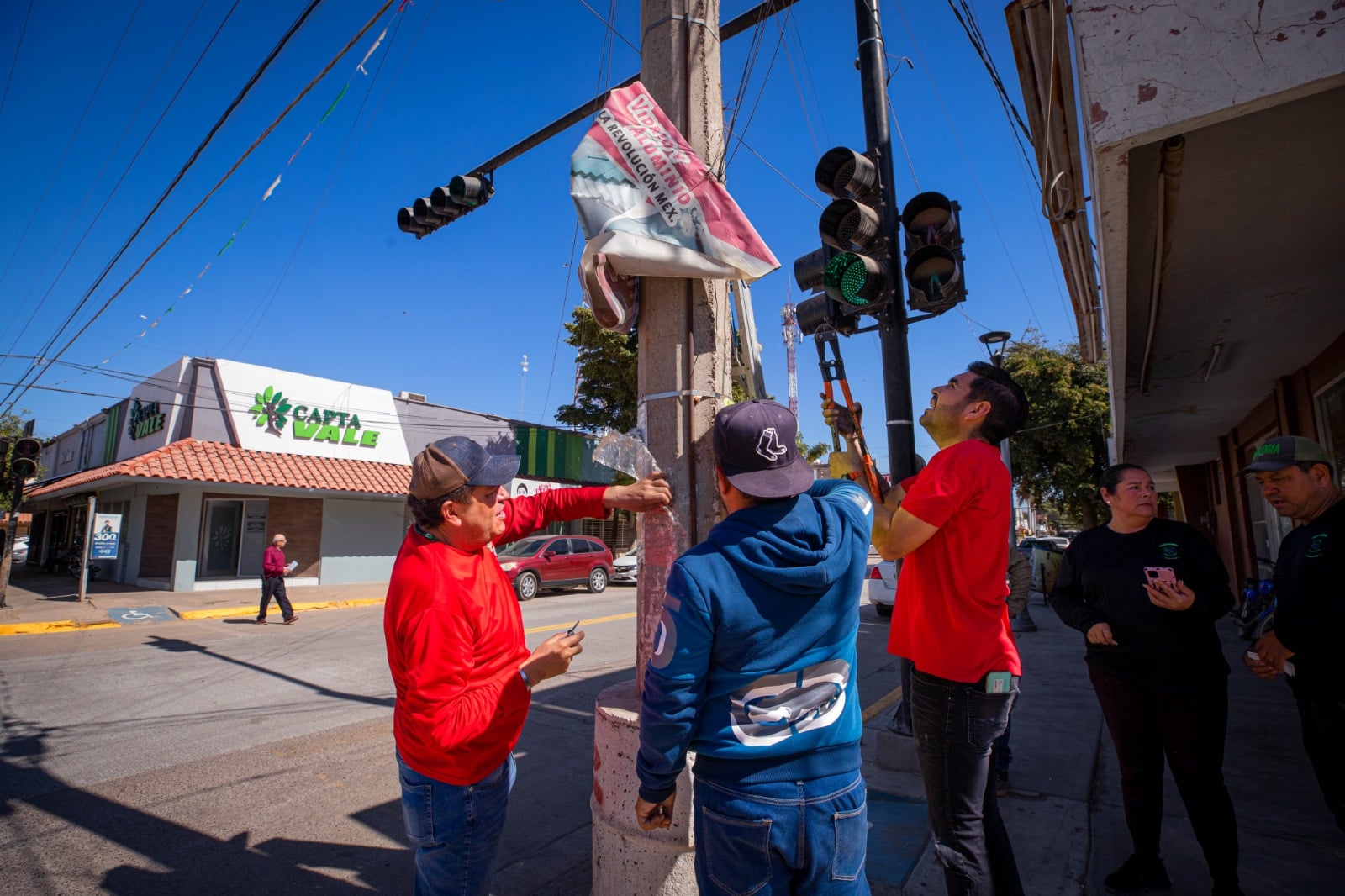 Ecología retira 200 anuncios publicitarios en Guasave