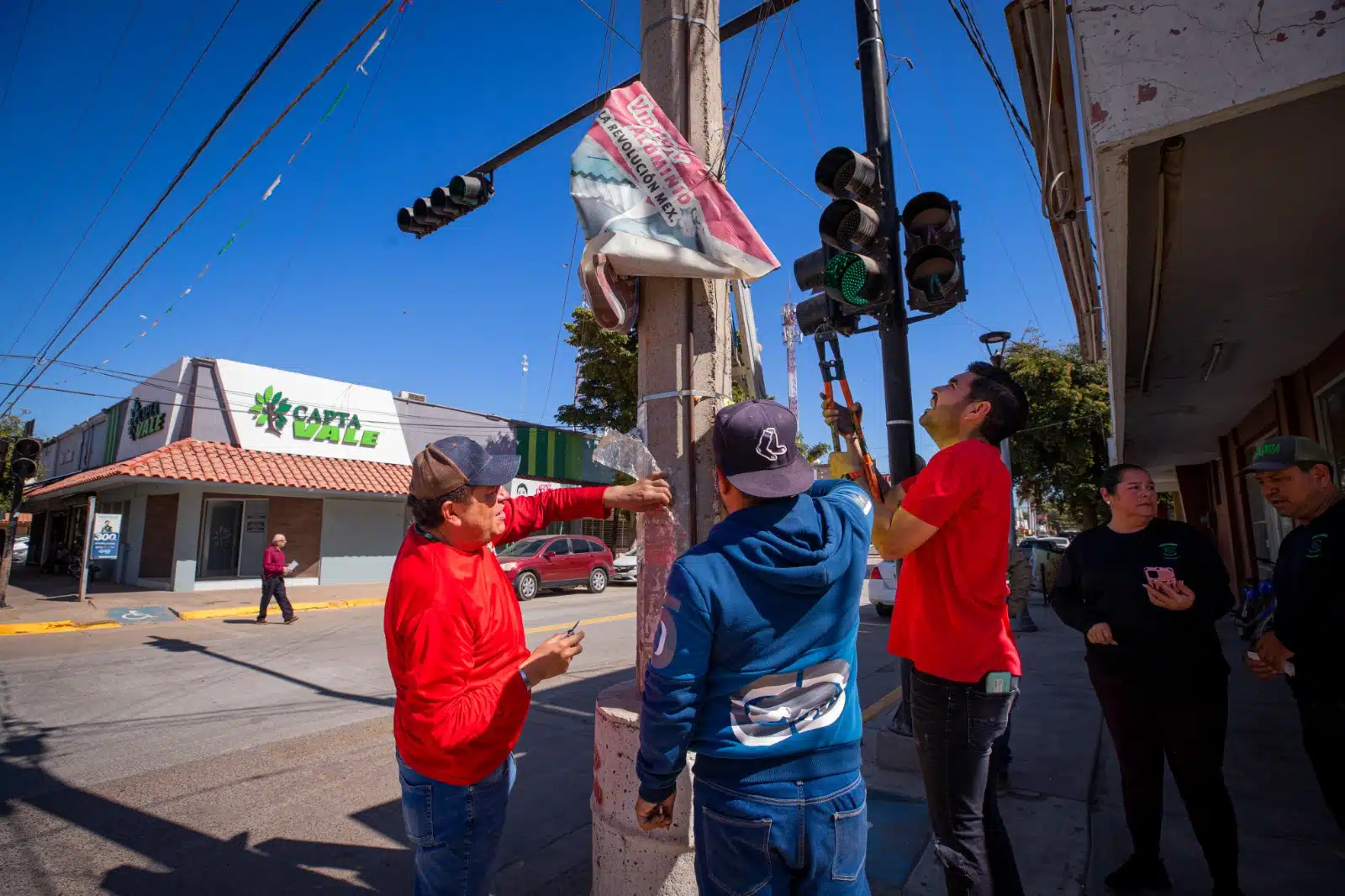 Ecología retira 200 anuncios publicitarios en Guasave