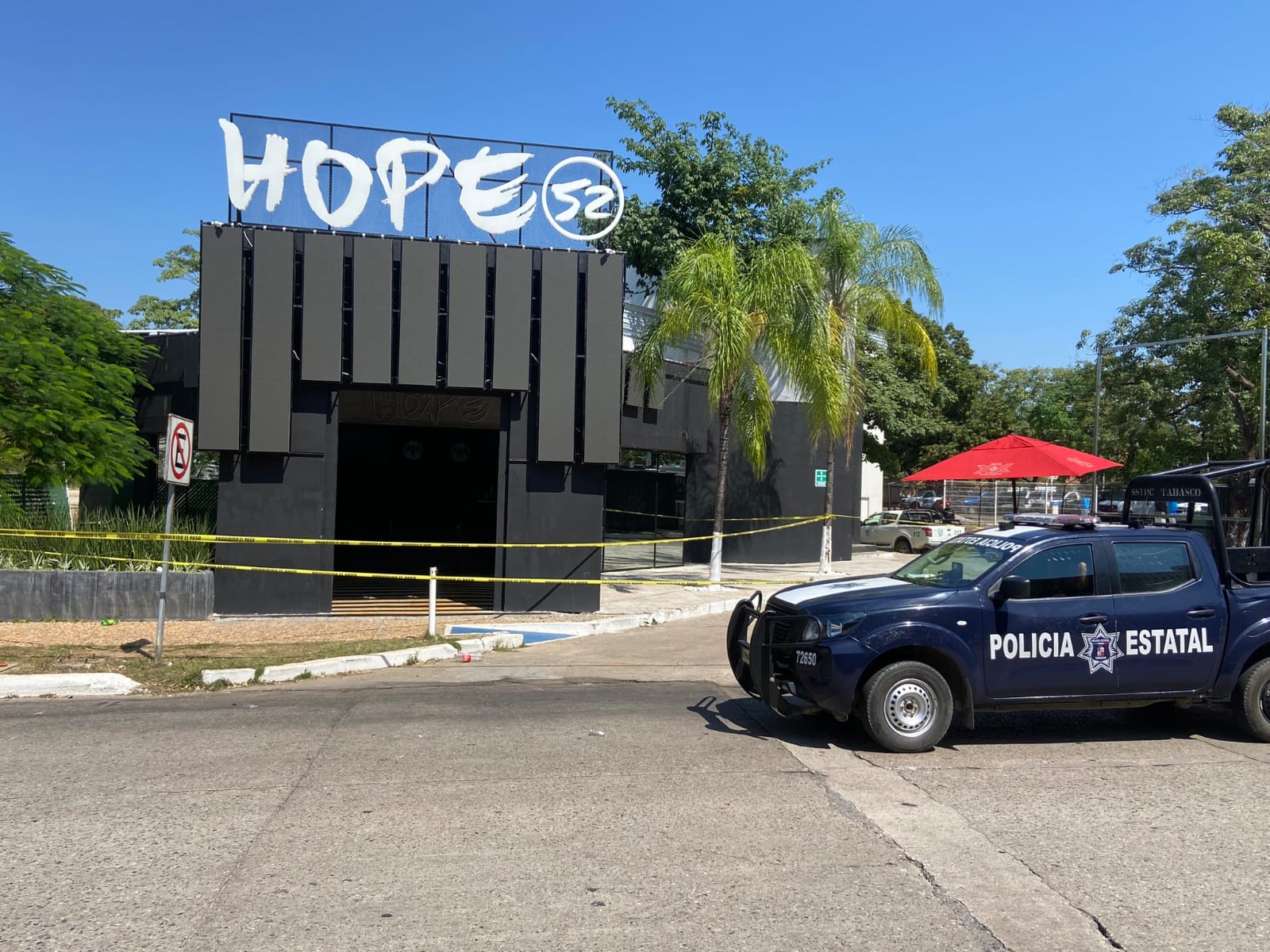 Ejecutan a tres jóvenes afuera de centro nocturno en Villahermosa