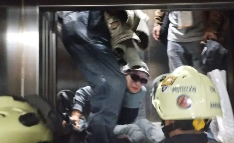 Se atora elevador en estación del Metro CDMX y deja a 3 personas atrapadas
