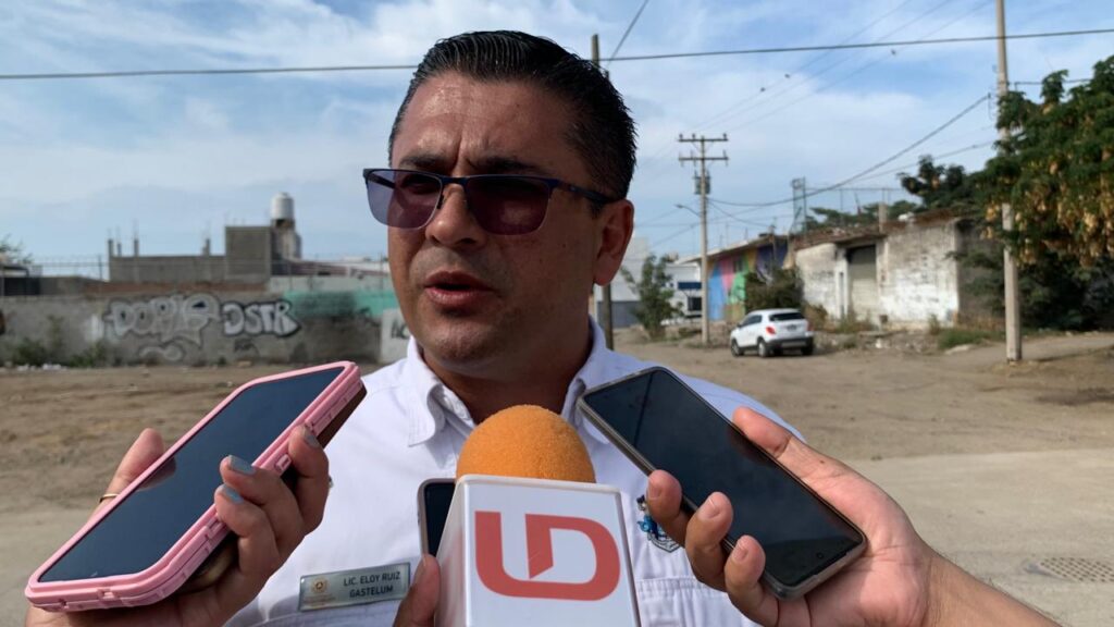 Eloy Ruiz Gastélum en entrevista con los medios de comunicación en Mazatlán