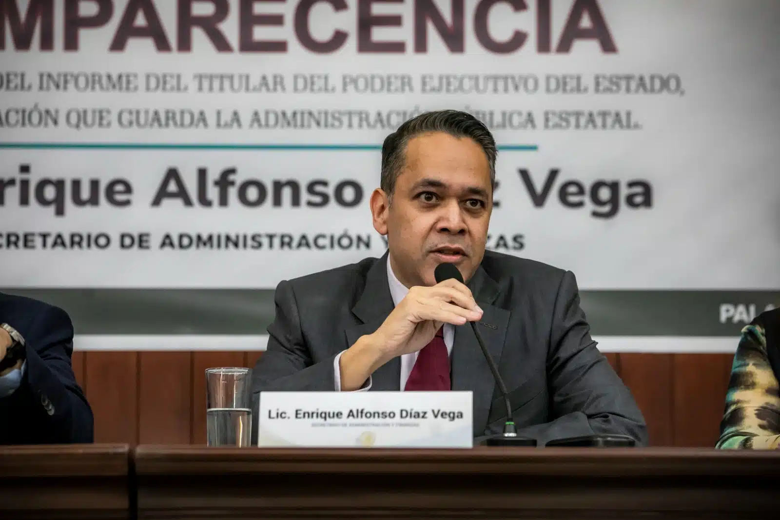 Enrique Alfonso Díaz Vega en una conferencia de prensa en Culiacán