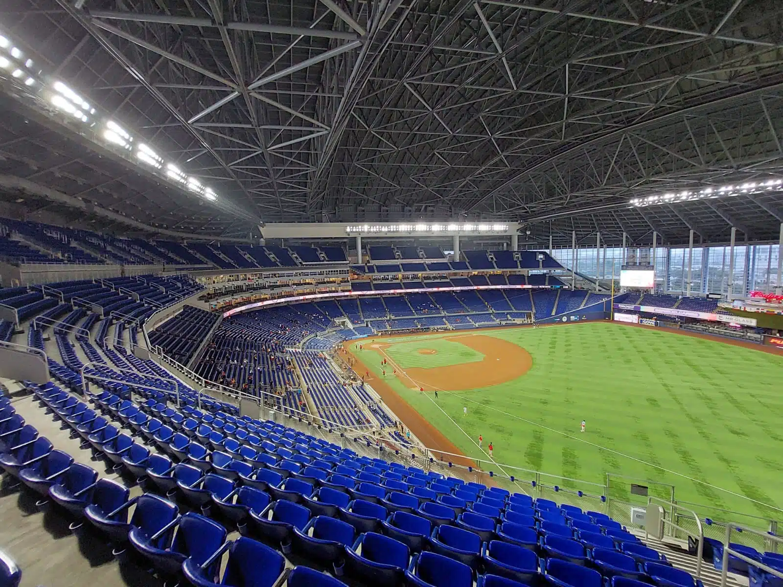 Estadio IoanDepot Park casa de los Miami Marlin en Florida