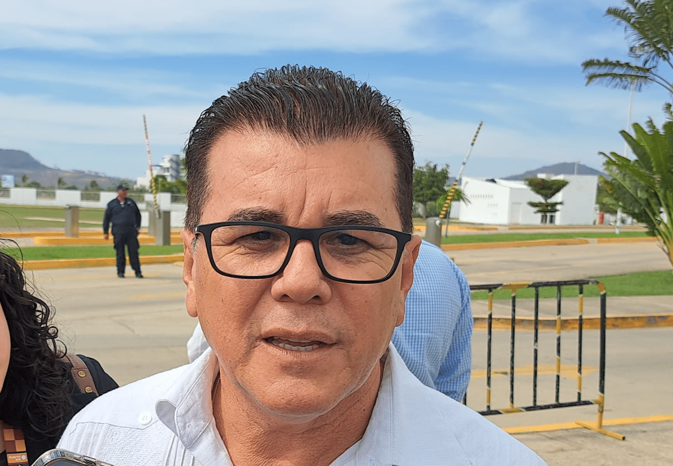Alcalde de Mazatlan habla con los reporteros de Mazatlán