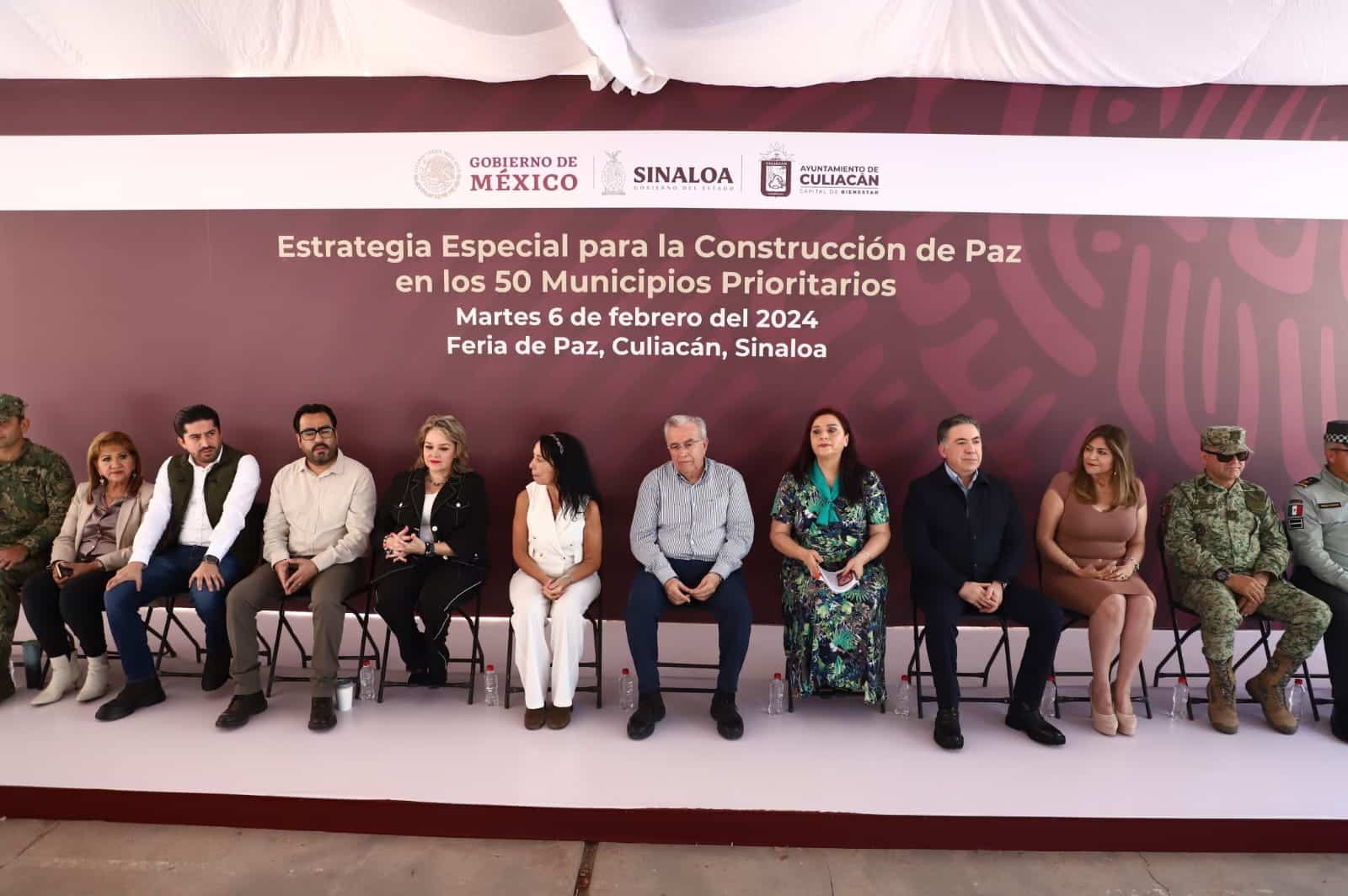 Autoridades estatales de Sinaloa en la “Feria de La Paz” en la colonia Lázaro Cárdenas, Culiacán