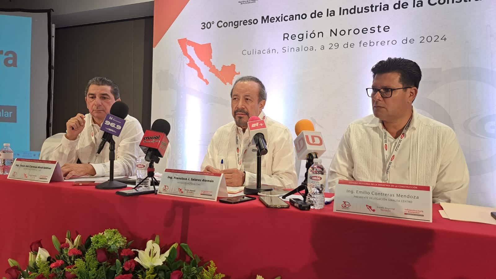 Francisco Solares Alemán, presidente nacional de la Cámara Mexicana de la Industria de la Construcción (CMIC), en rueda de prensa.