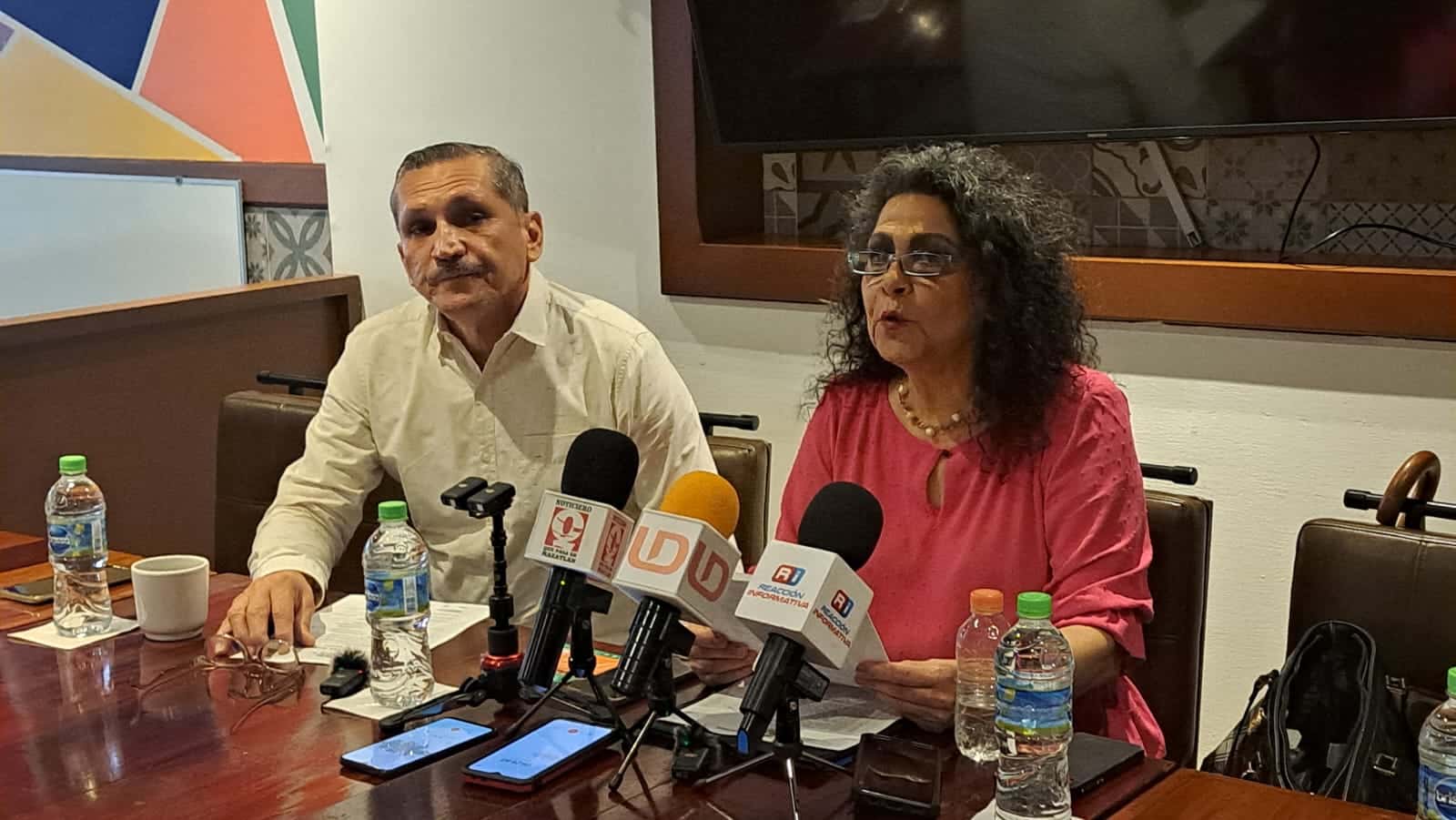 Martha Ofelia González, representante del Frente Cívico Nacional, en entrevista con los medios de comunicación en Mazatlán