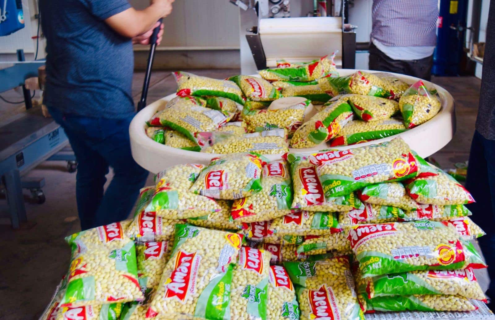 Bolsas de frijol de la marca Amara en Guasave