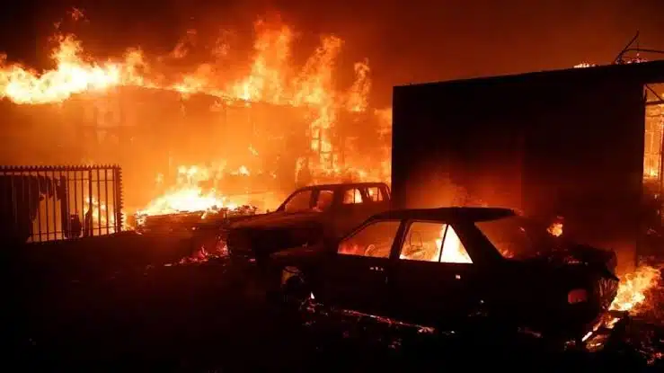 Fuertes incendios en Valparaíso, Chile, dejan 10 muertos y cuantiosos daños materiales
