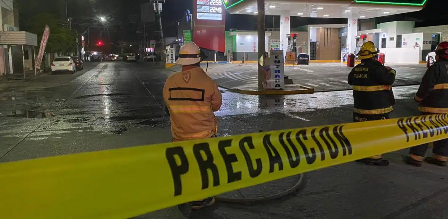 Bomberos Culiacán, Protección Civil del Estado y Municipal llegaron para realizar los protocolos de emergencia.