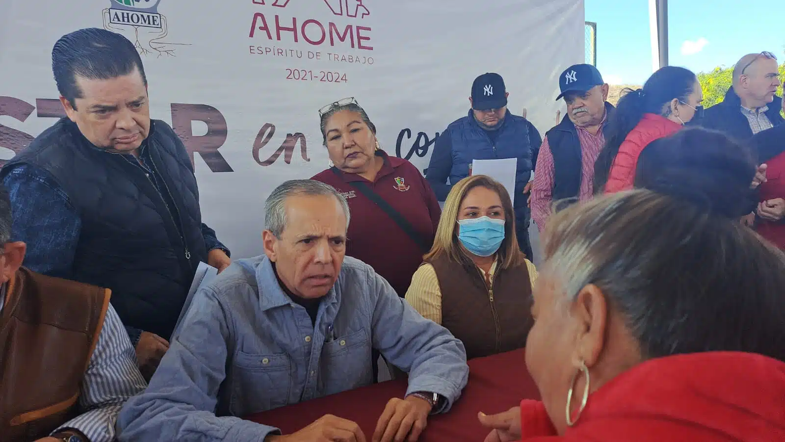 Vargas Landeros escucha a la población ahomense por el programa Bienestar en tu comunidad