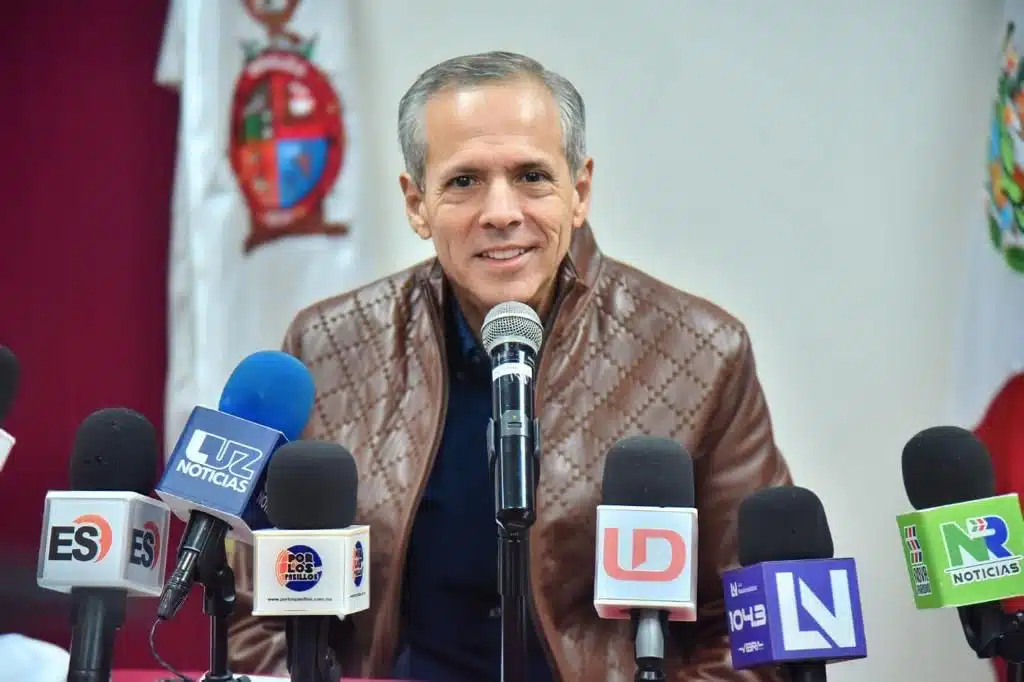 Gerardo Vargas Landeros en conferencia de prensa con los medios de comunicación