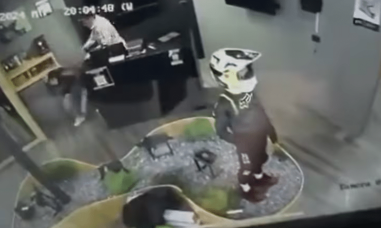Buscan a sujeto que golpeó brutalmente a empleada en Naucalpan