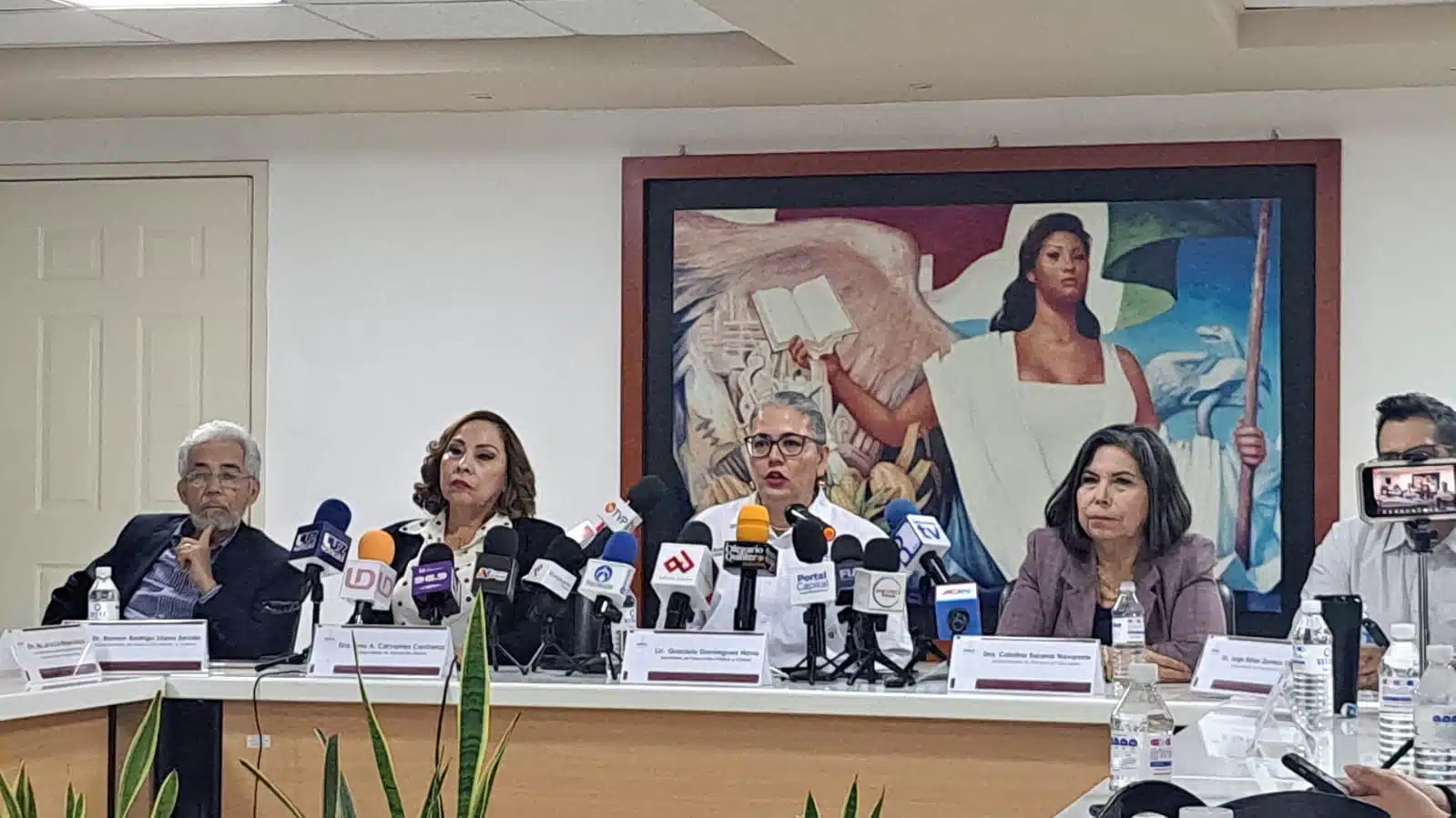 Graciela Domínguez Nava en conferencia de prensa