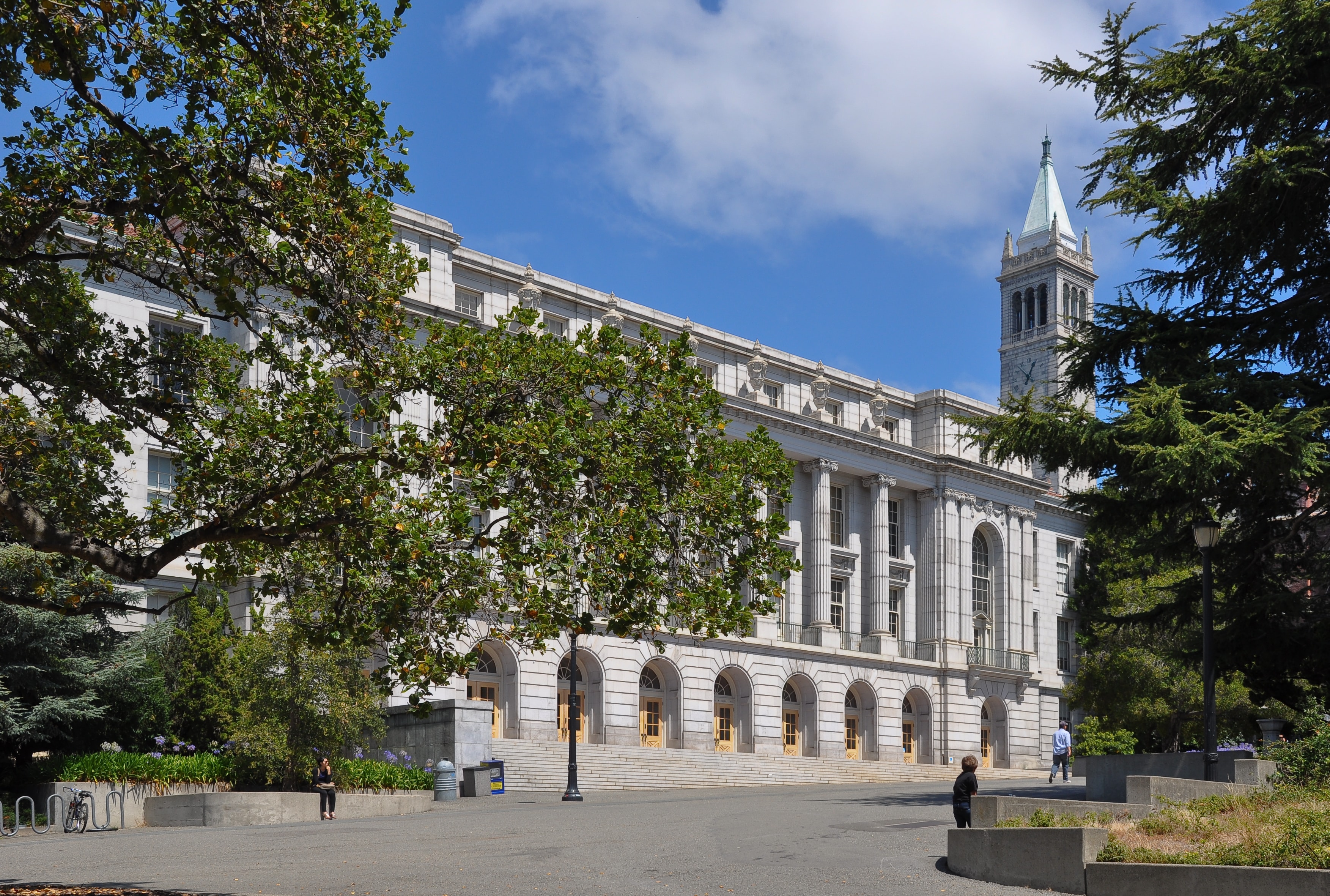 Hallan sin vida en la Universidad de California al hijo de exdirectora ejecutiva de YouTube