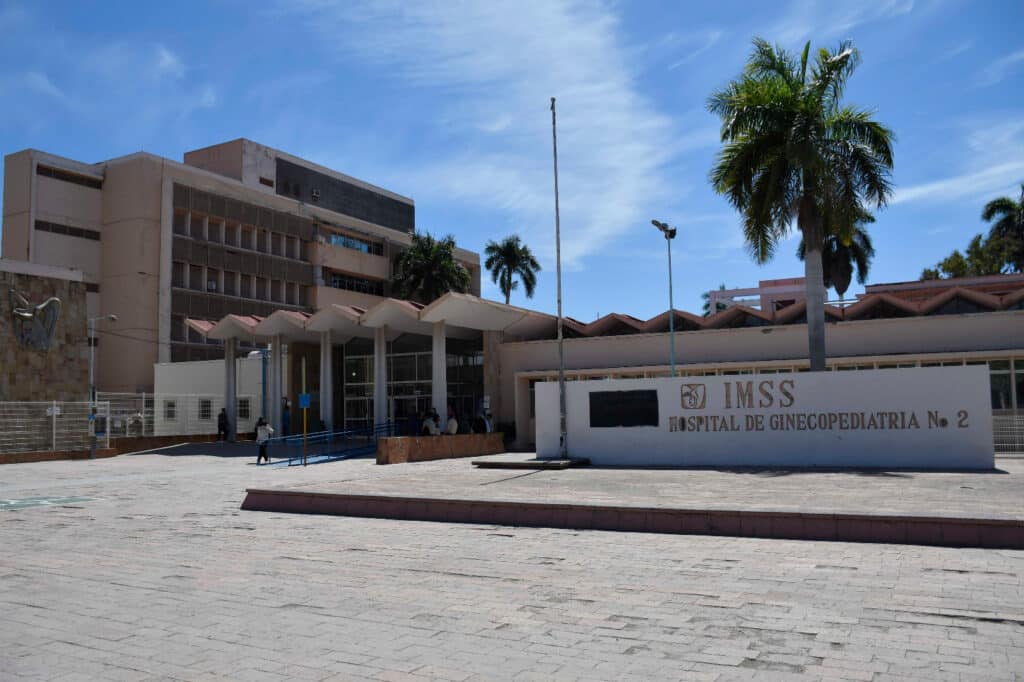 El menor fue ingresado al hospital ginecopediátrico de Los Mochis.