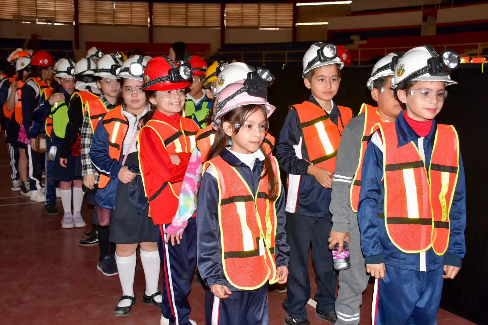 Alumnos de primaria exploran el Pabellón Minero Infantil