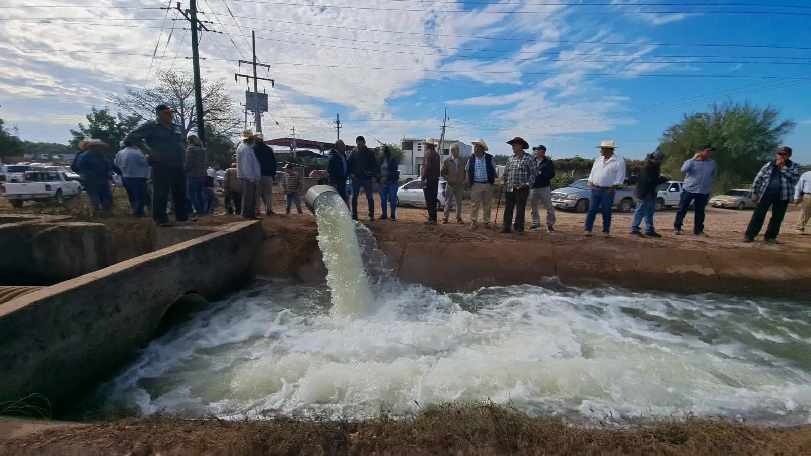 El modulo Guasave, inauguró un sistema de bombeo para rescate de agua del canal el Orizaba