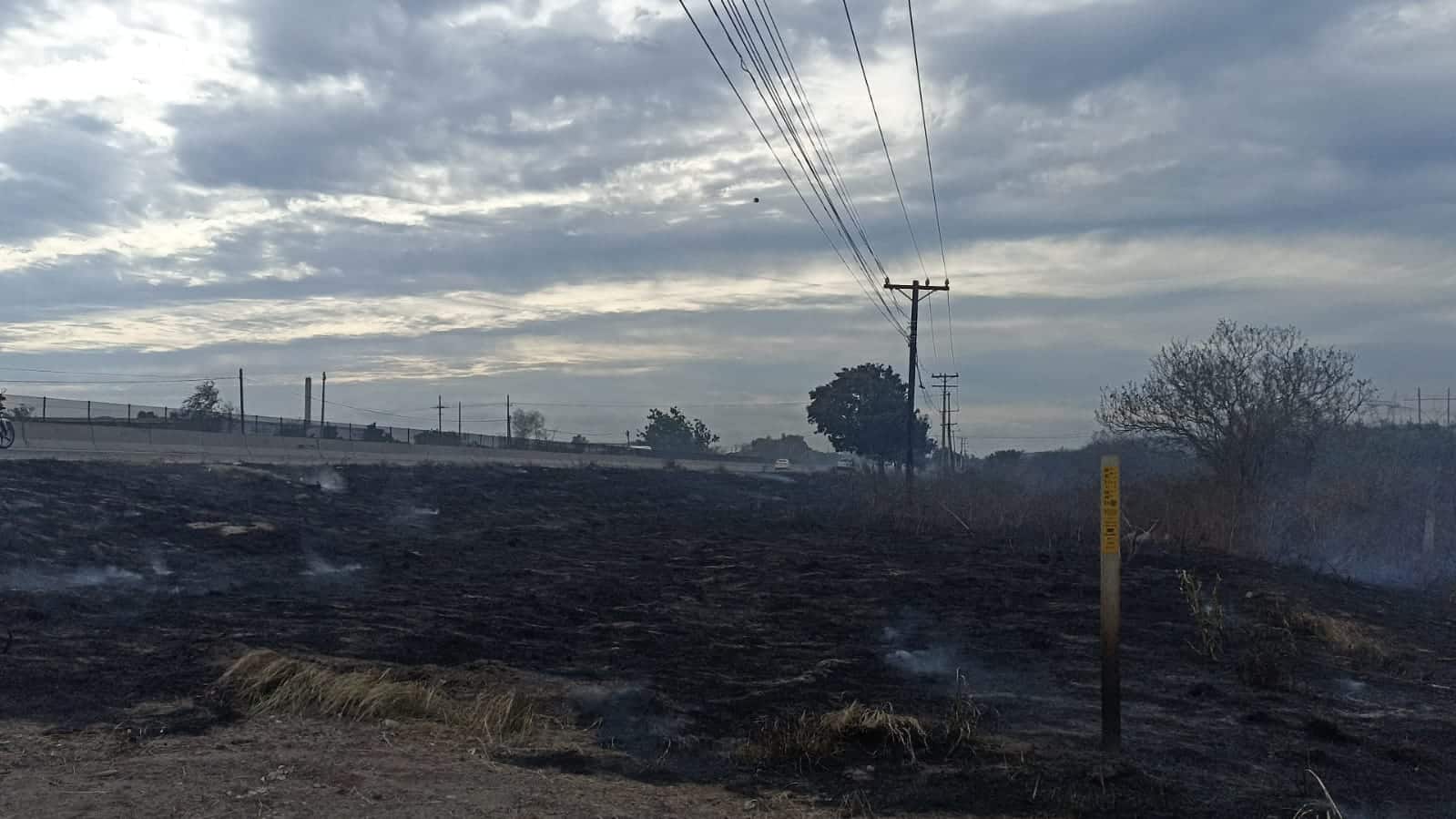 Incendio de un terreno baldío en Mazatlán