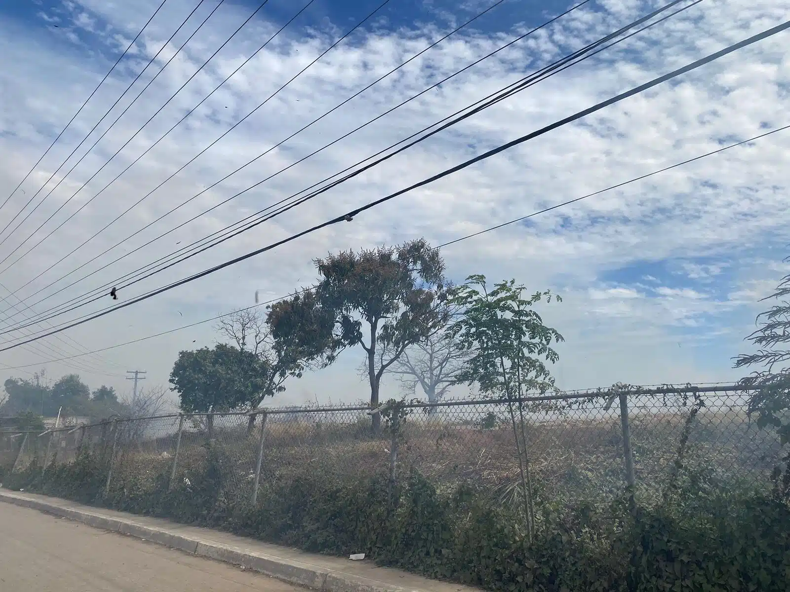 Incendio de un terreno baldío en Villa Unión