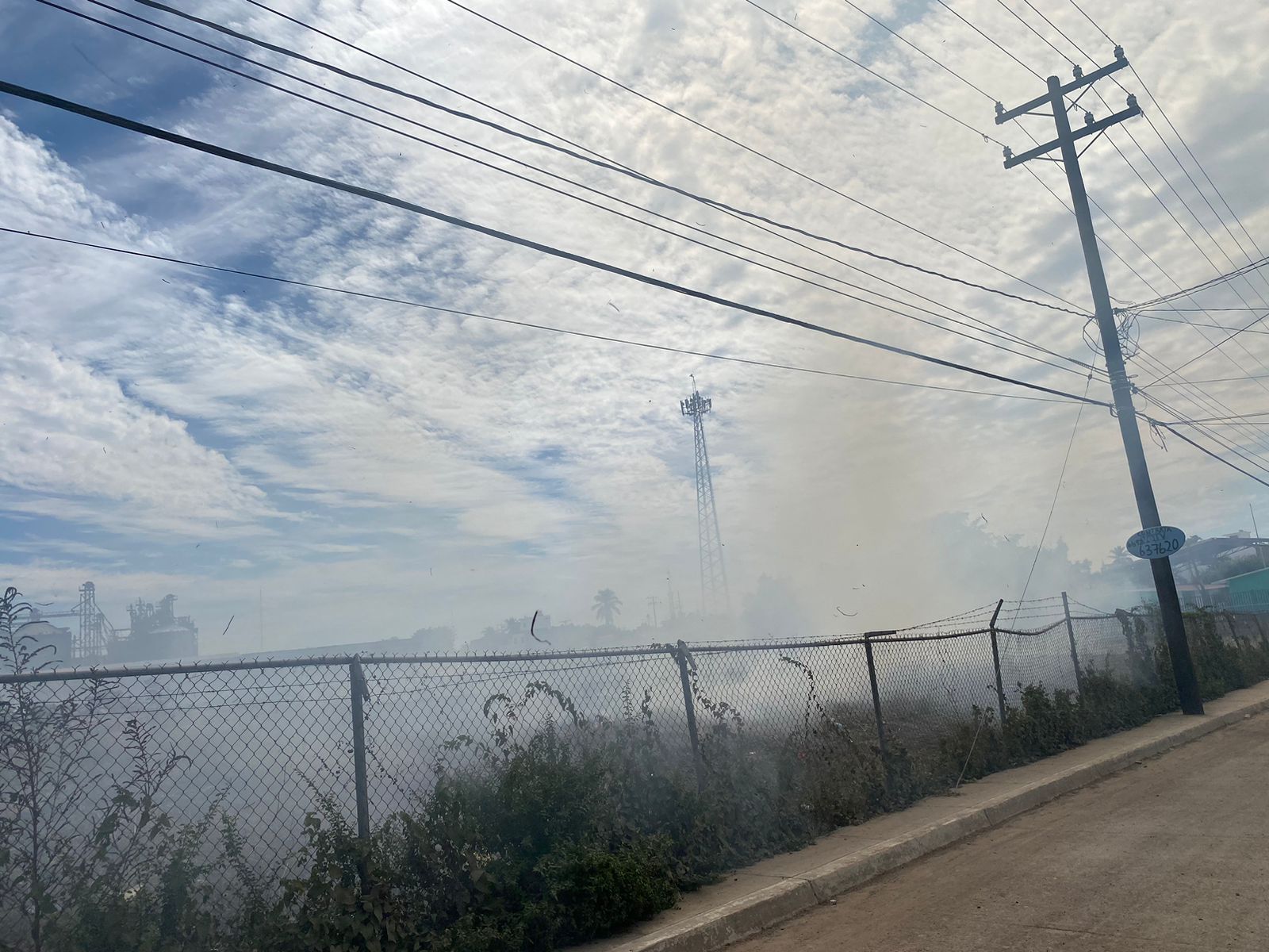Incendio de un terreno baldío en Villa Unión