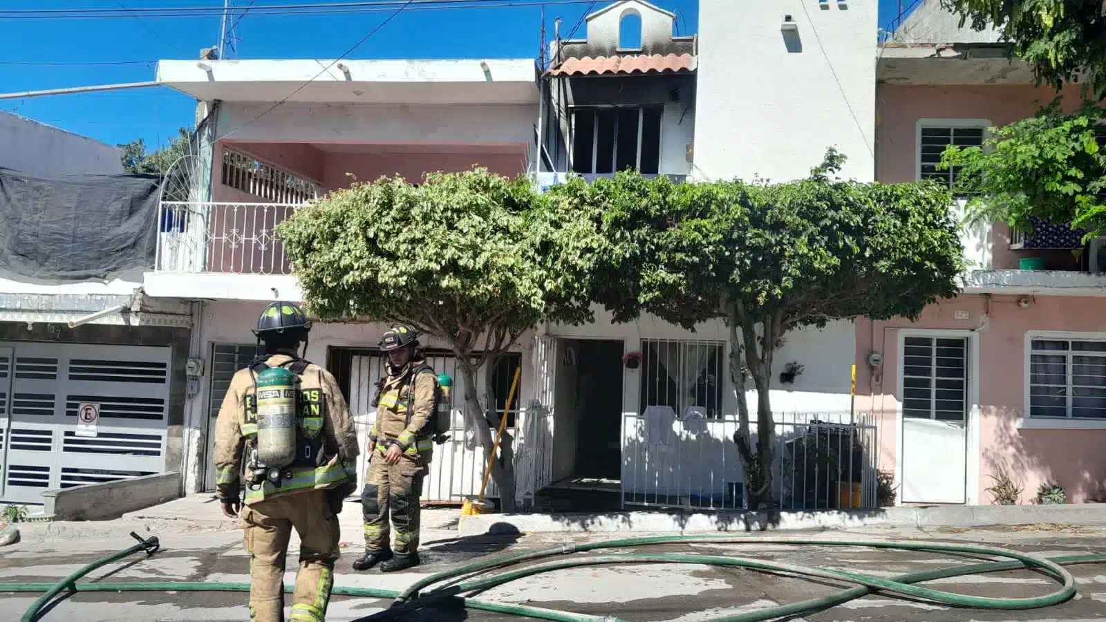 Se registra incendio en casa habitación en la colonia Montuosa en Mazatlán