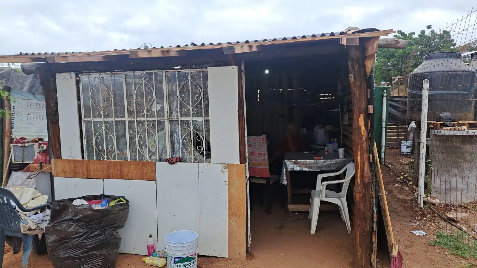 Casas de madera en Invasión Santana en Mazatlán