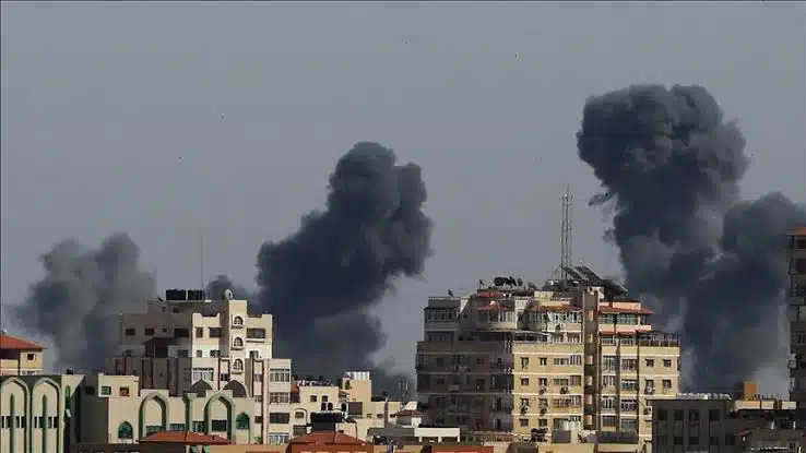 Israel ataca el paso de Rafah con artillería pesada