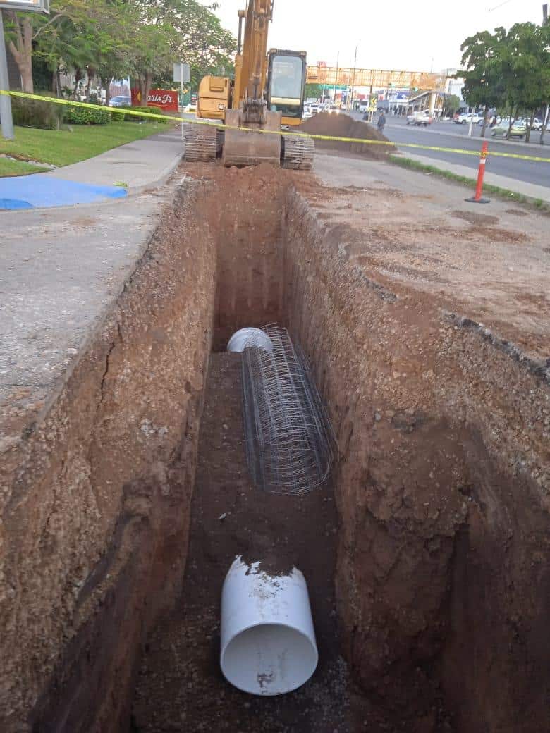 Japac trabaja en la sustitución de tubería de aguas residuales en el colector Humaya en Culiacán