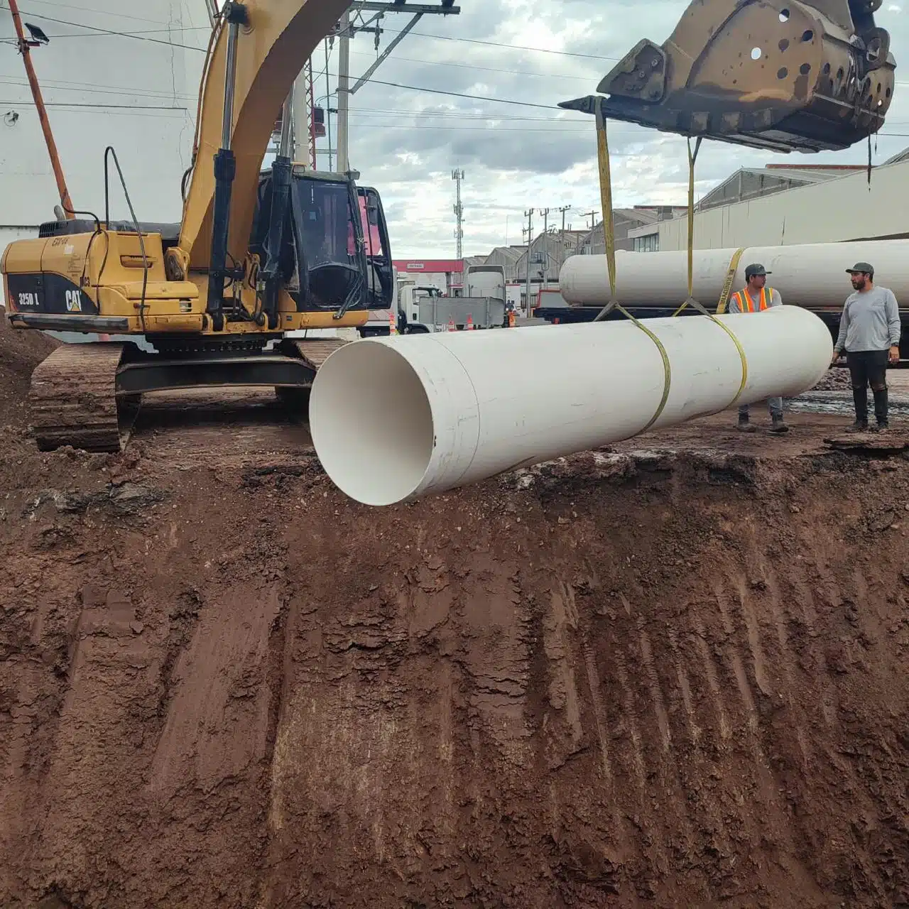 Japac trabaja en la sustitución de tubería de aguas residuales en el colector Humaya en Culiacán