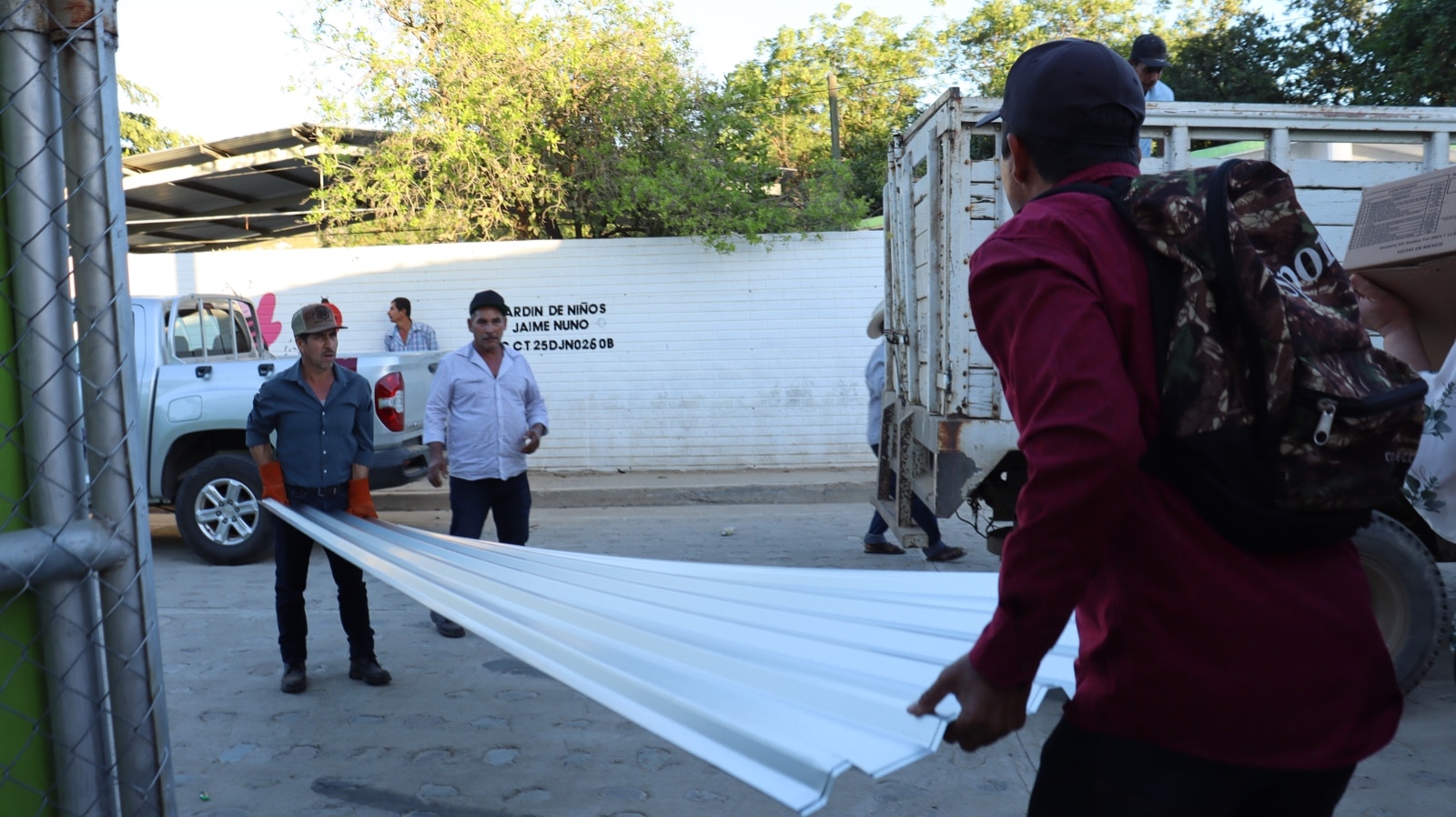 Laminas que entregó el presidente municipal de Badiraguato a habitantes del municipio