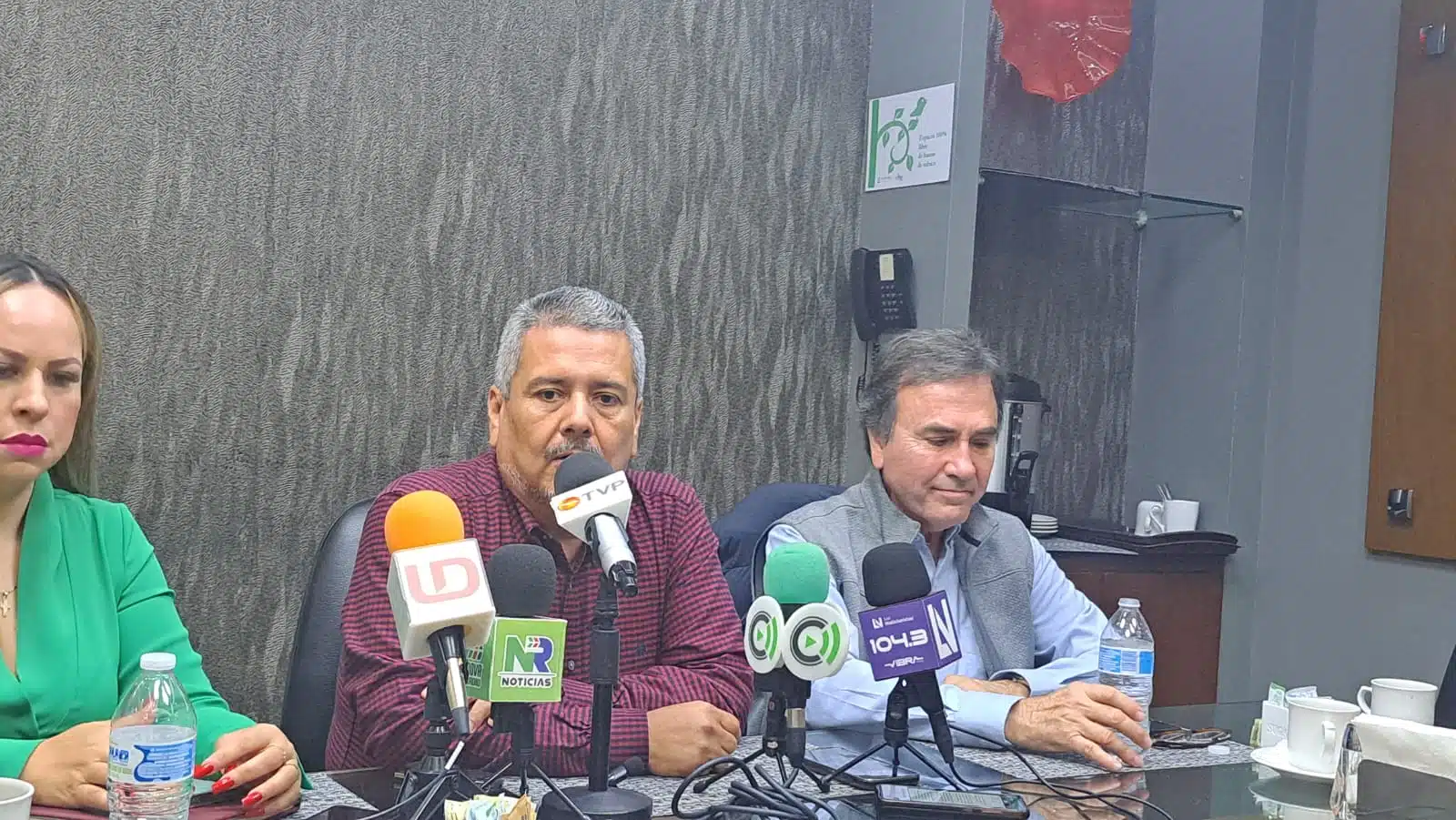 José Ramos Ortiz en conferencia de prensa con los medios de comunicación en Ahome