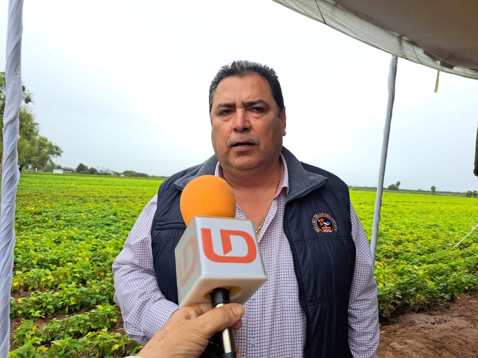El presidente de la Red Mayor del Valle del Fuerte en entrevista con Línea Directa durante un recorrido por el campo