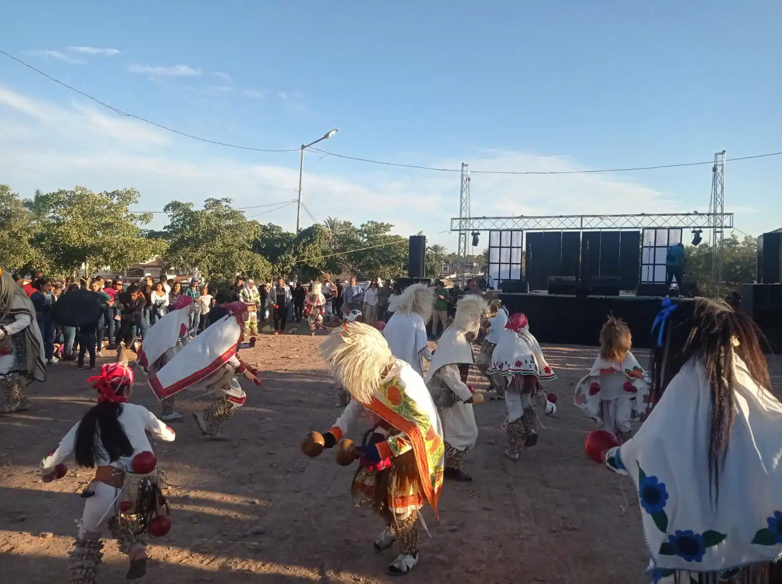 Judios danzando en el primer viernes de conti en San Miguel