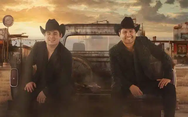 Alfredo Oliva y Julión Álvarez en imagen promocional de 