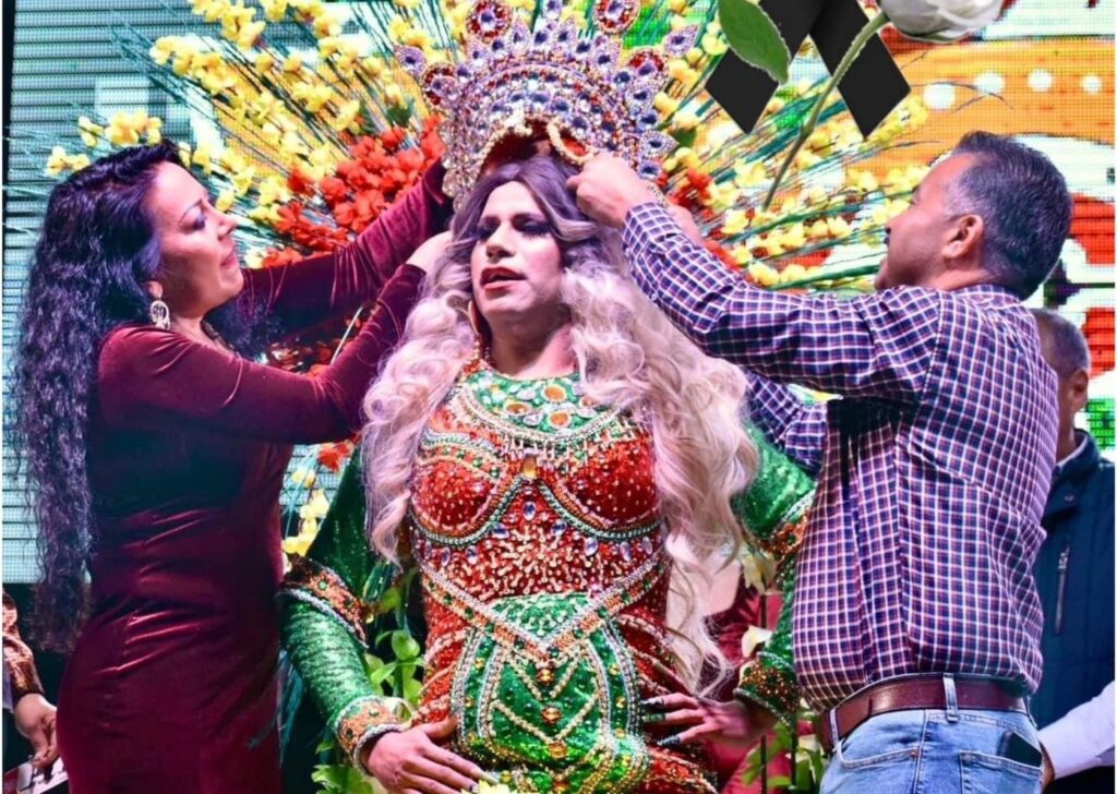 "Violeta" siendo coronada como la reina del Carnaval de San Miguel Zapotitlán