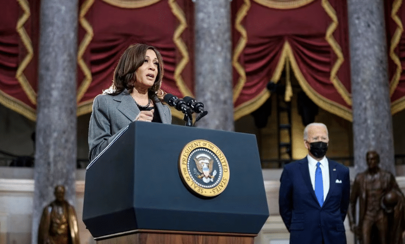 Kamala Harris critica comentarios del fiscal sobre memoria de Biden