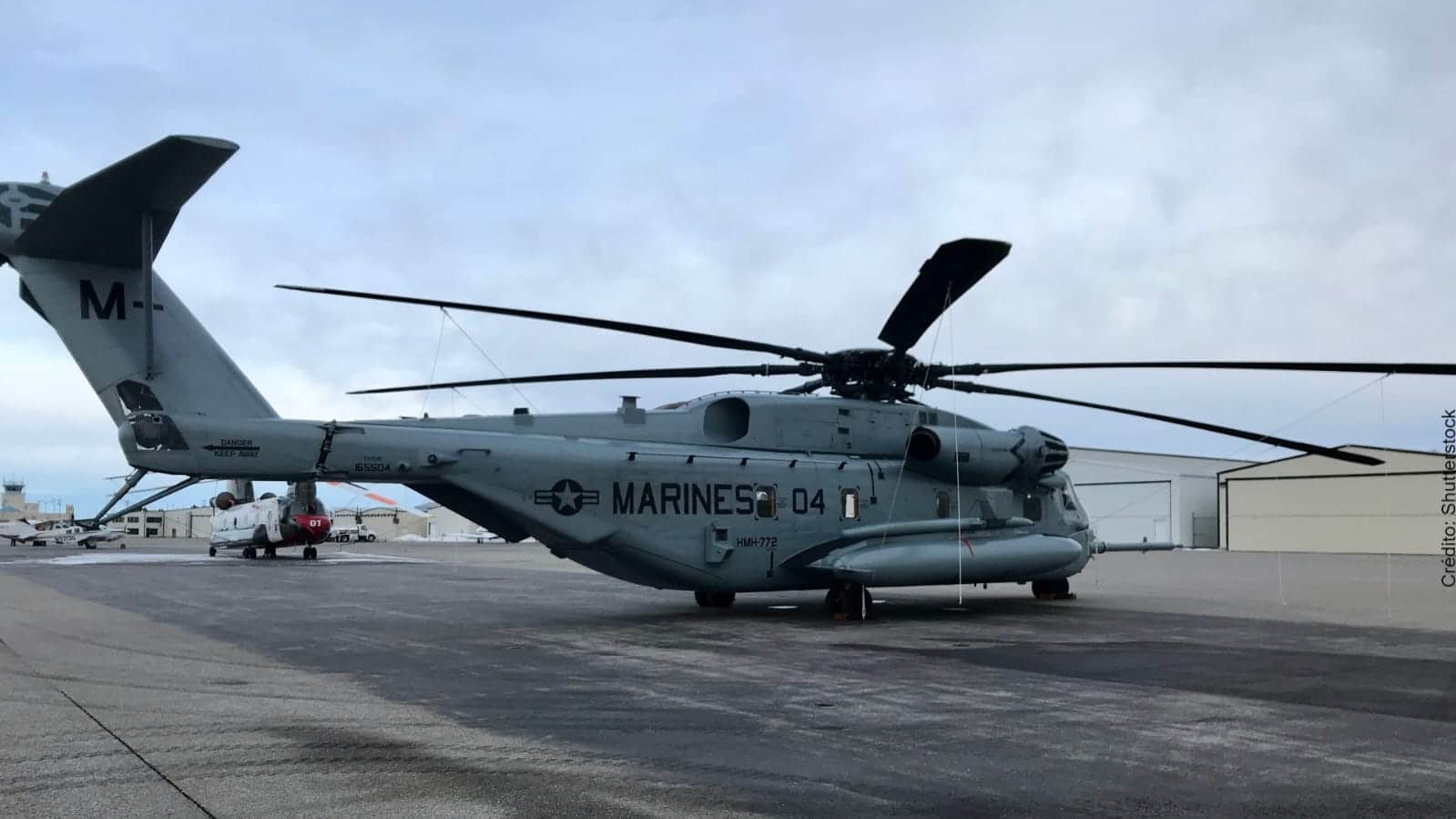 Localizan helicóptero militar de EU que cayó al mar; buscan a cinco marines