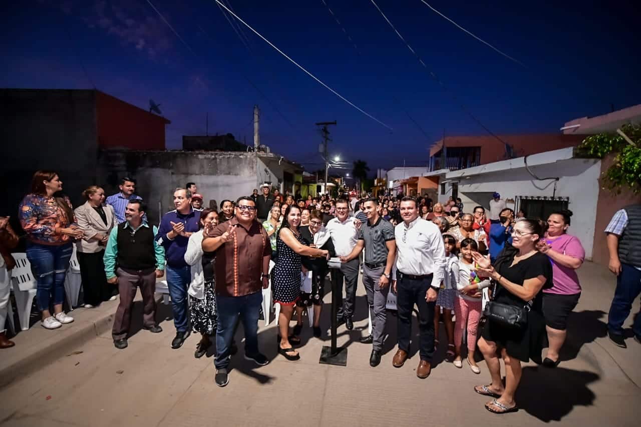 Édgar González llevó a cabo un gran encendido de luminarias la noche de este miércoles.
