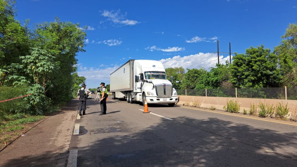 Manifestación transporte de carga en Guasave