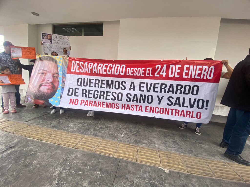 Manifestación en la Vicefiscalía por la desaparición de Everardo