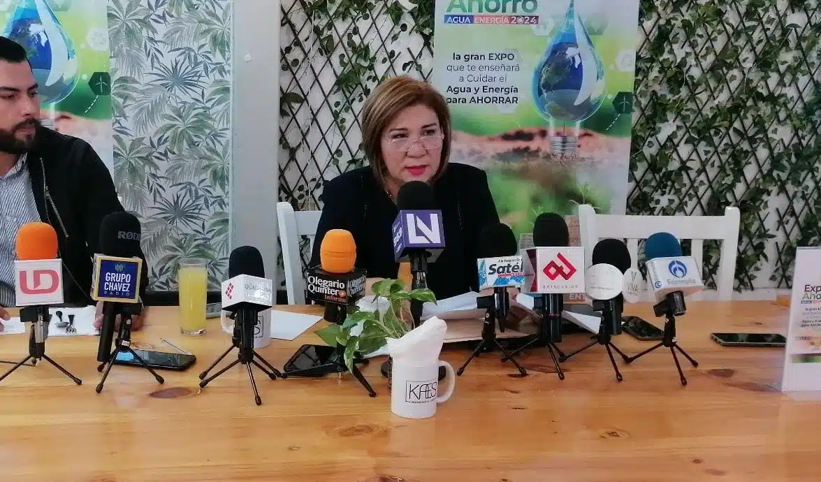 María Inés Pérez con medios de prensa