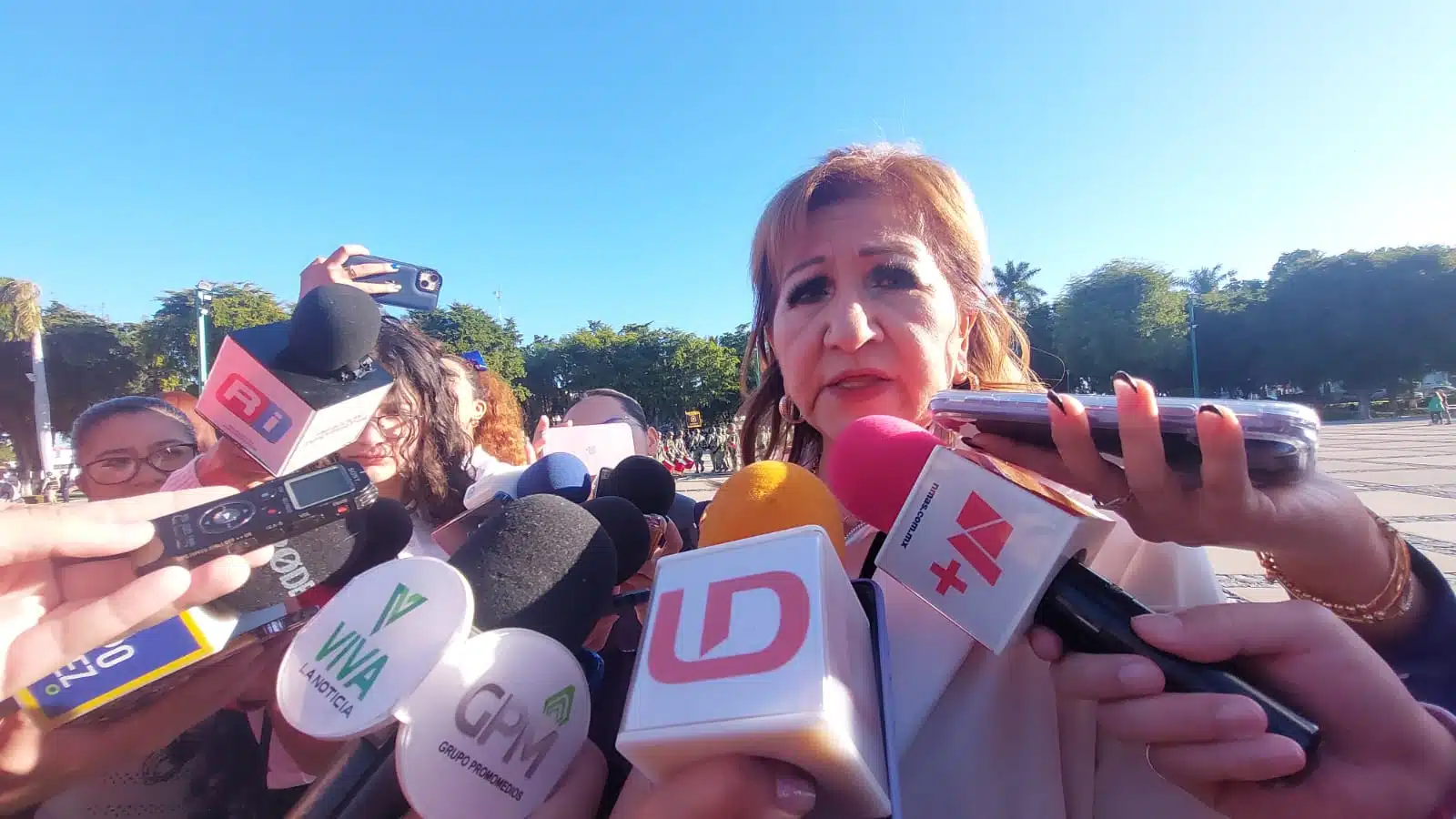 María Teresa Guerra con medios de prensa