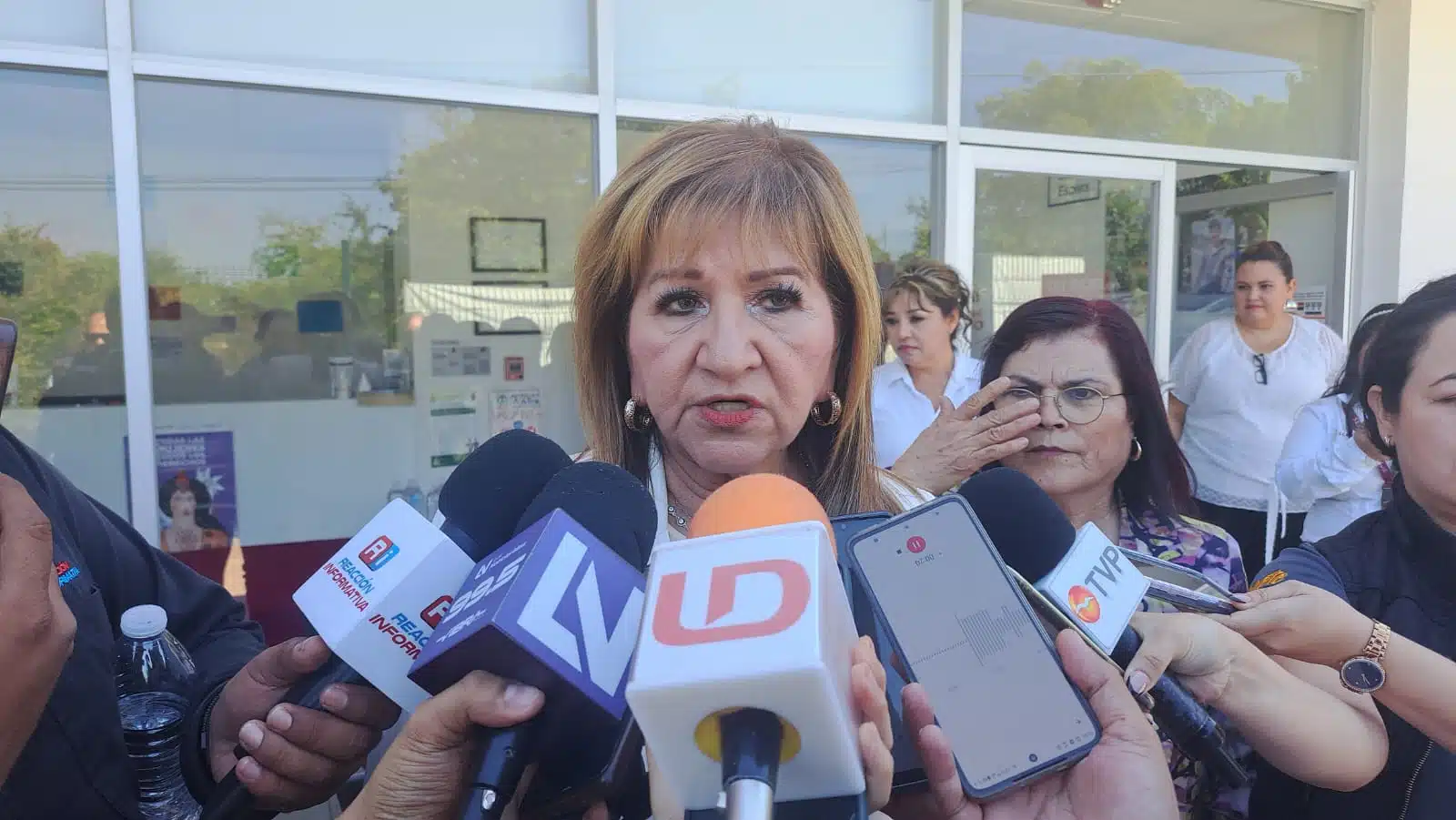 María Teresa Guerra Ochoa en entrevista con los medios de comunicación en Mazatlán