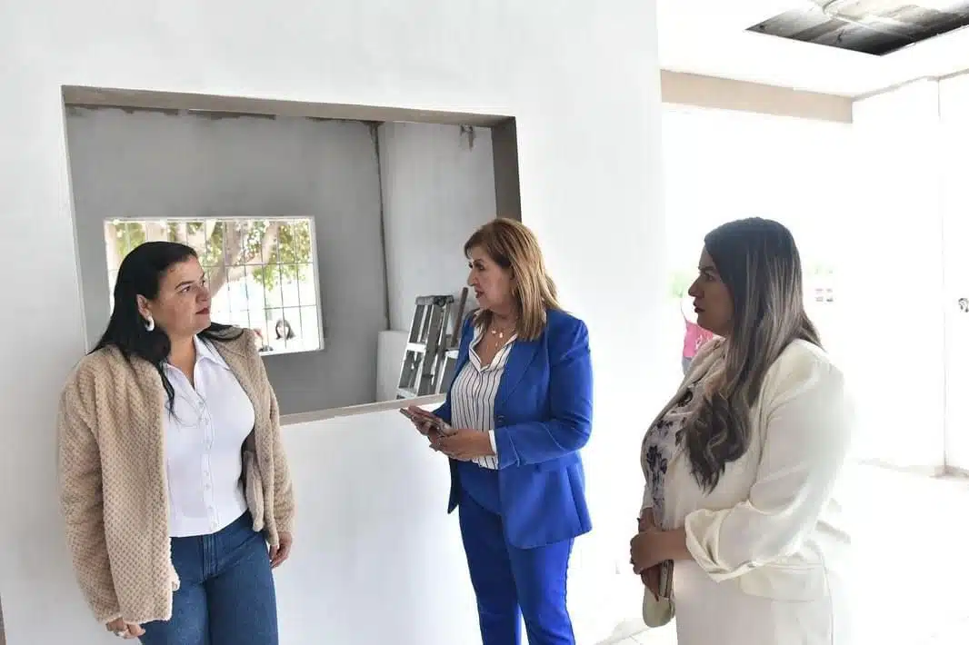 María Teresa Guerra Ochoa en el lugar donde será la inauguración del Centro Regional de Justicia para las Mujeres en Los Mochis