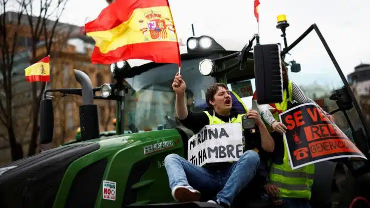 Más de 29 mil agricultores toman nuevamente calles de Madrid; piden soluciones