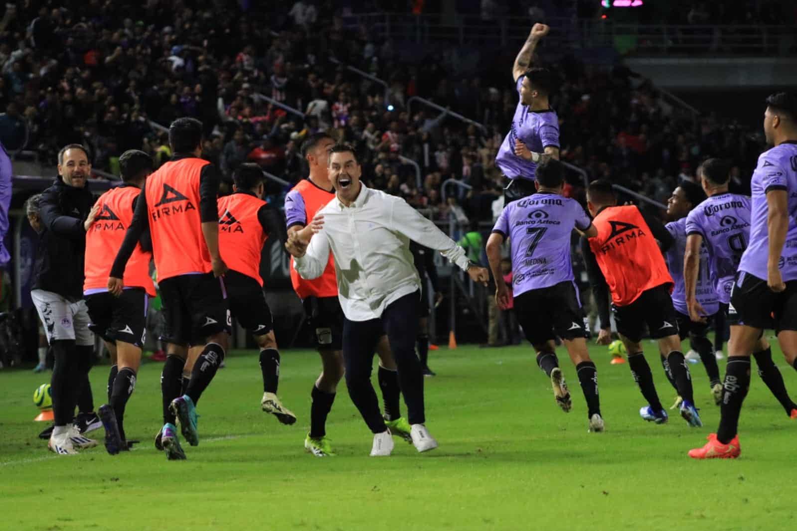 Empate de locos entre Mazatlán FC y Chivas, en la Liga MX