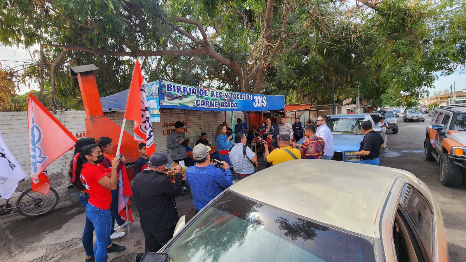 La Mera Jefa y Exa en un local de Guasave